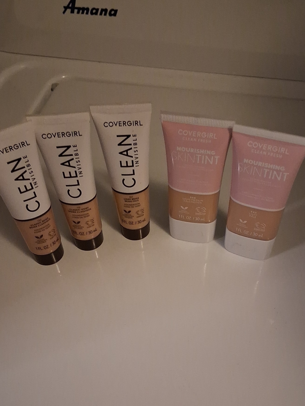 COVERGIRL Clean Invisible & Nourishing Skin Tint